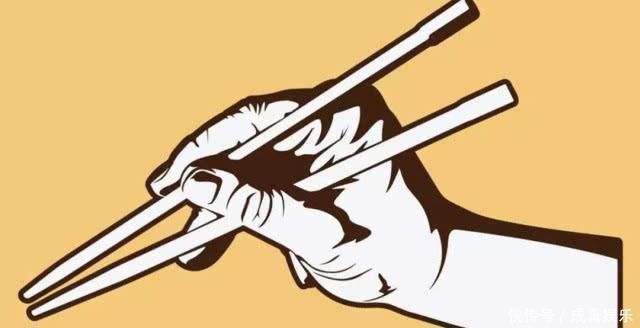 端着碗吃饭|外国人的疑问:为什么中国人要端碗吃饭,这样很不礼貌!