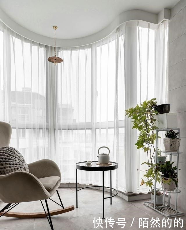 收纳|越来越多人放弃电视墙,学他家打一排柜子,美观实用两不误!聪明!