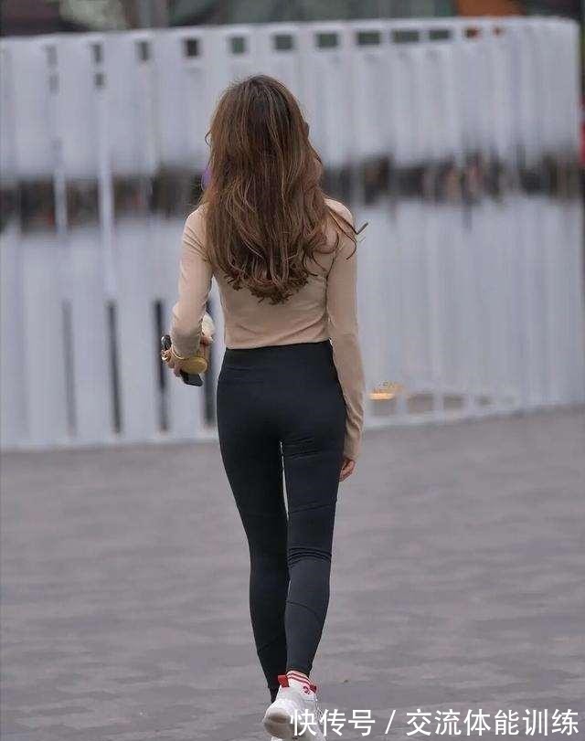 伞裤 被穿打底裤的女生美到了,显腿部纤细修长,简单好学!