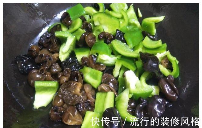清脆|青椒炒木耳原来这么好吃!按照大厨的做法,清脆爽口真是香