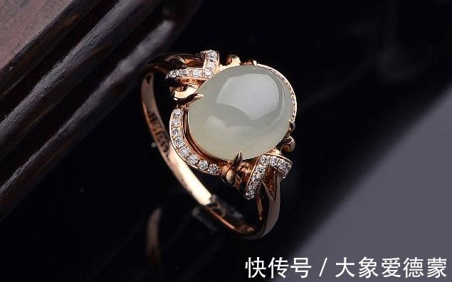 戒指 面对不同的翡翠首饰,我们该如何进行挑选呢