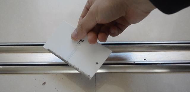 衣服上吊牌不要丢,放在家里用途真厉害,一年省不少钱,长见识了