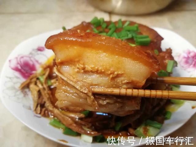 三层肉|扣肉要做得好，三道程序少不了，一煮、二炸、三蒸