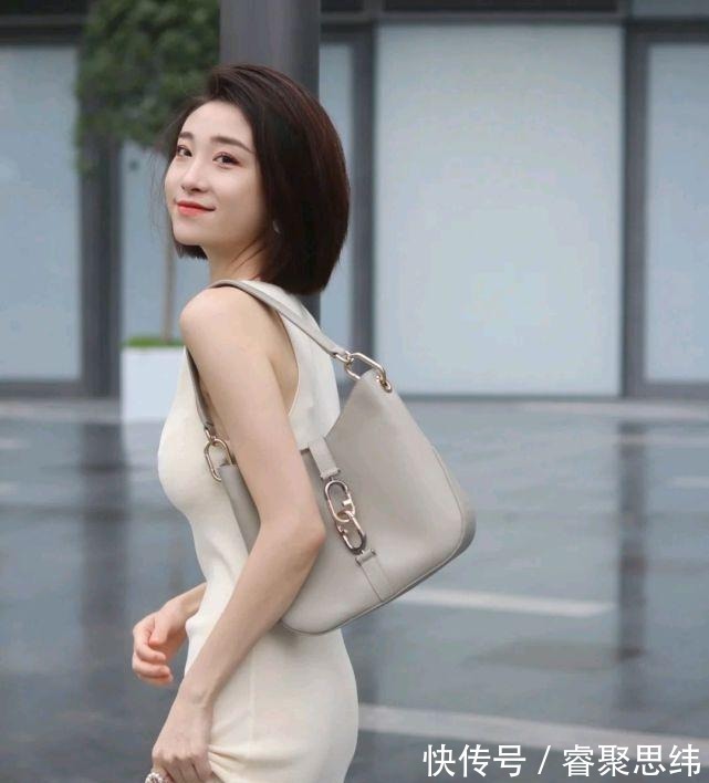 视觉效果 女人的服装穿搭很有讲究,可以穿上精致的裙装,轻松成为优雅女人