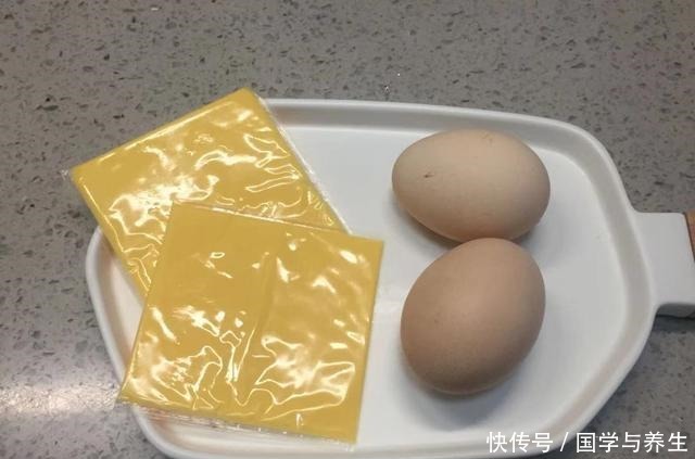 我常用鸡蛋给孩子做这早餐，咸香松软，补充营养，5分钟就搞定