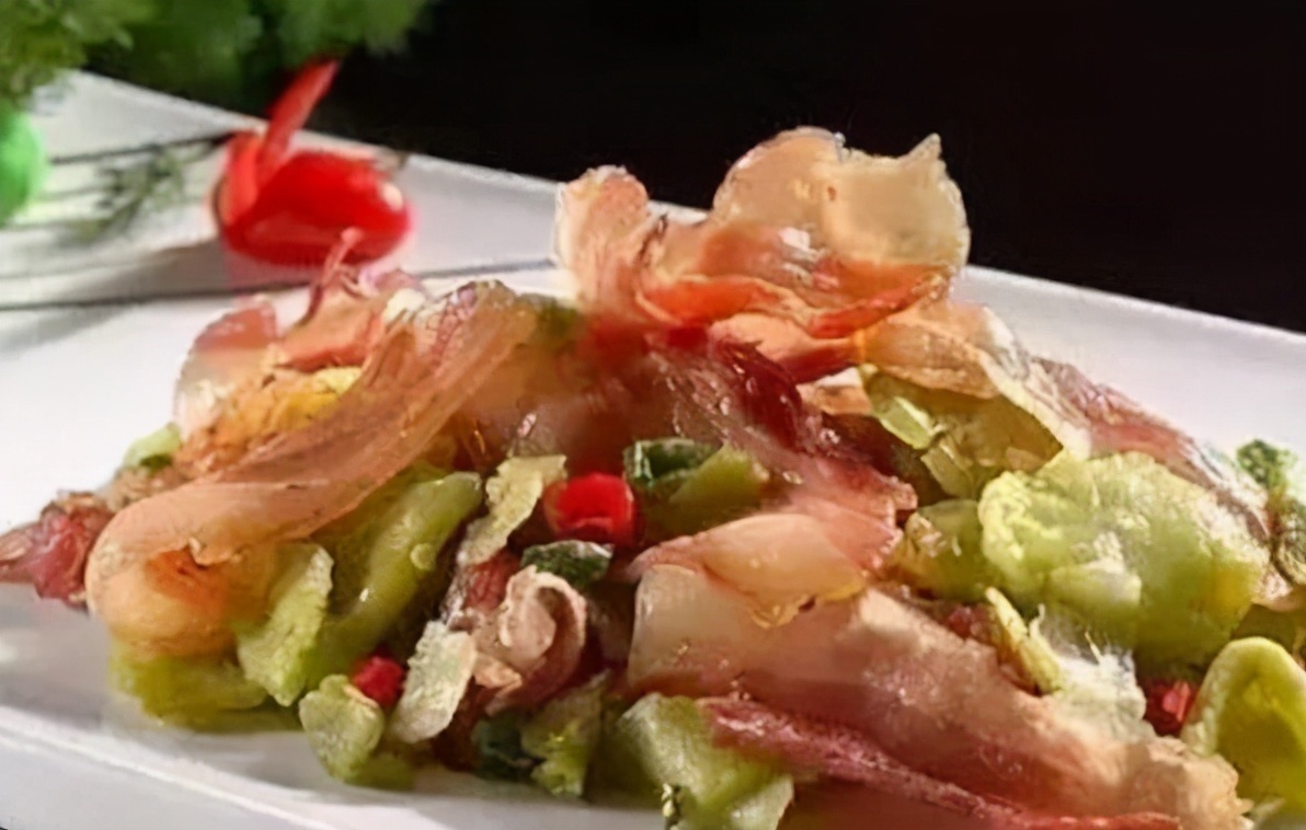 蘑菇|女性担心变黄脸婆,学会吃三种美食,润肠通便,排毒抗衰