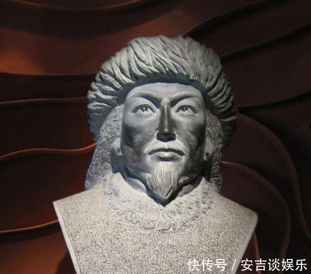 大臣|一个跑去国库偷钱的皇帝,被大臣们从龙椅上拽下来痛打