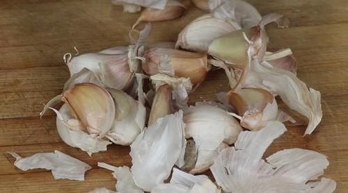 小机关|原来大蒜上还藏着小机关，一碰皮就脱落，今天才知道，太实用了