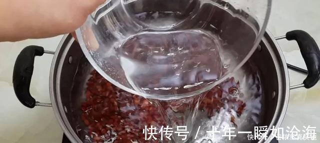 创意|1斤红豆，3勺面粉，擀一擀烙一烙，做出创意烧饼，比面包香甜好吃！