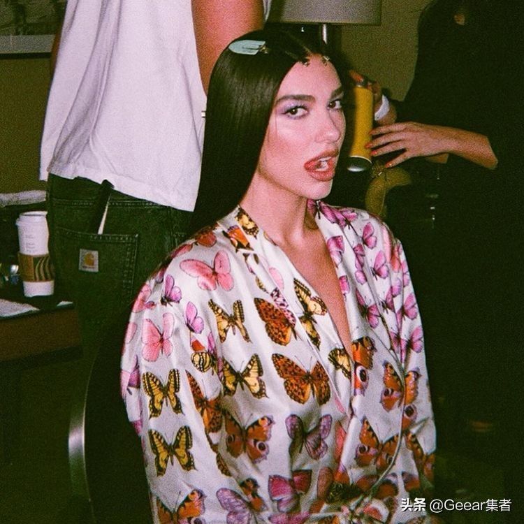 颁奖典礼 杜阿·利帕情有独钟,这是今年大热的经典时尚元素