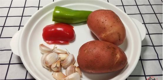 正确|炒土豆丝时,有人泡水有人焯水其实不对大厨分享正确做法