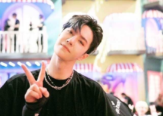 kt板|王一博生日被品牌方安排,出手闊綽帶來應援墻,記憶深刻不敢忘