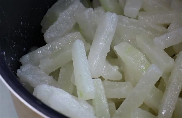 想吃冬瓜糖不用出去买,手把手教你在家做,看一遍就学会