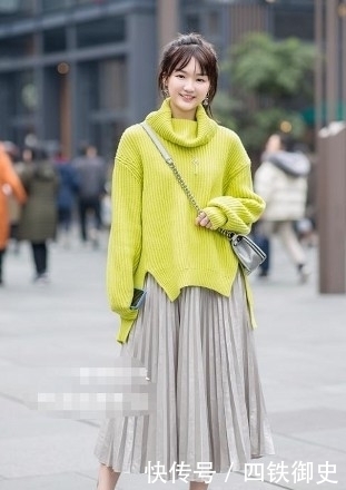 牛仔裤|路人街拍,黑色皮质外套搭配黑色紧身牛仔裤,小姐姐穿搭很减龄啊