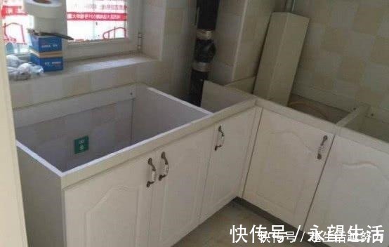 装修|装橱柜时记得要多装这个小东西，防潮又牢固，用20年也不怕坏！