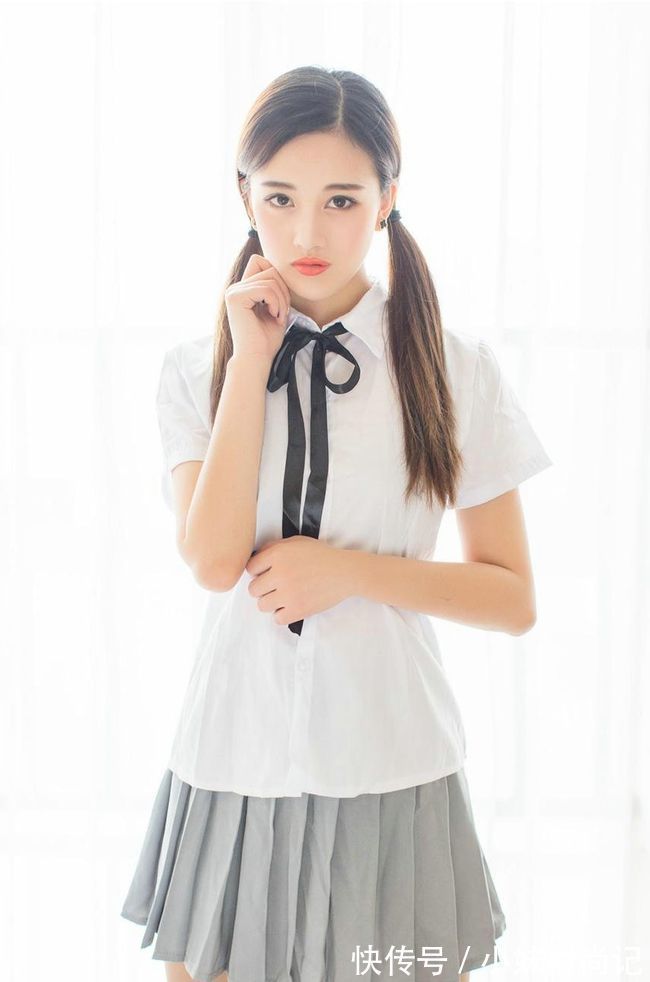 学院风|学院风的穿搭减龄休闲,白色的衬衫经典百搭,很是清纯减龄