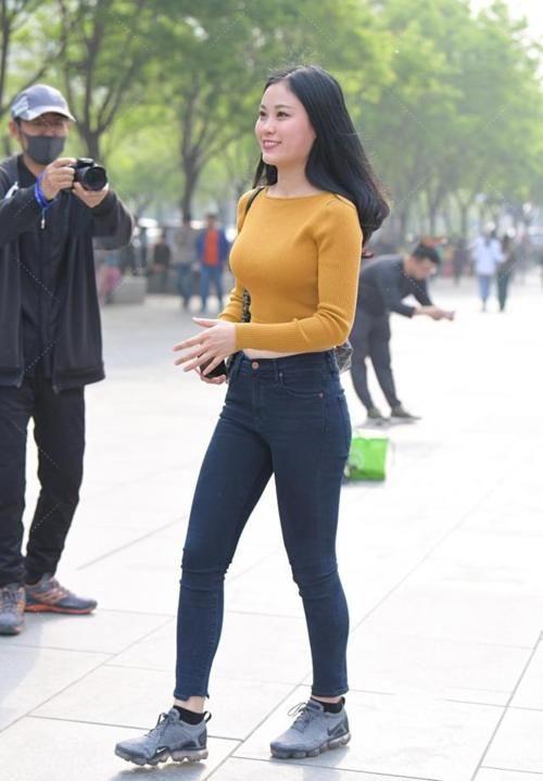 穿着牛仔裤时髦耐看又省心，让您轻松展现自信靓丽之美
