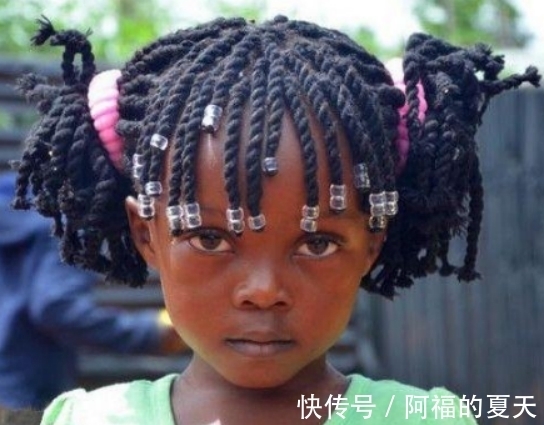 非洲人|非洲人的“脏辫”究竟有多邋遢,头发入水的那一瞬间,画面太美
