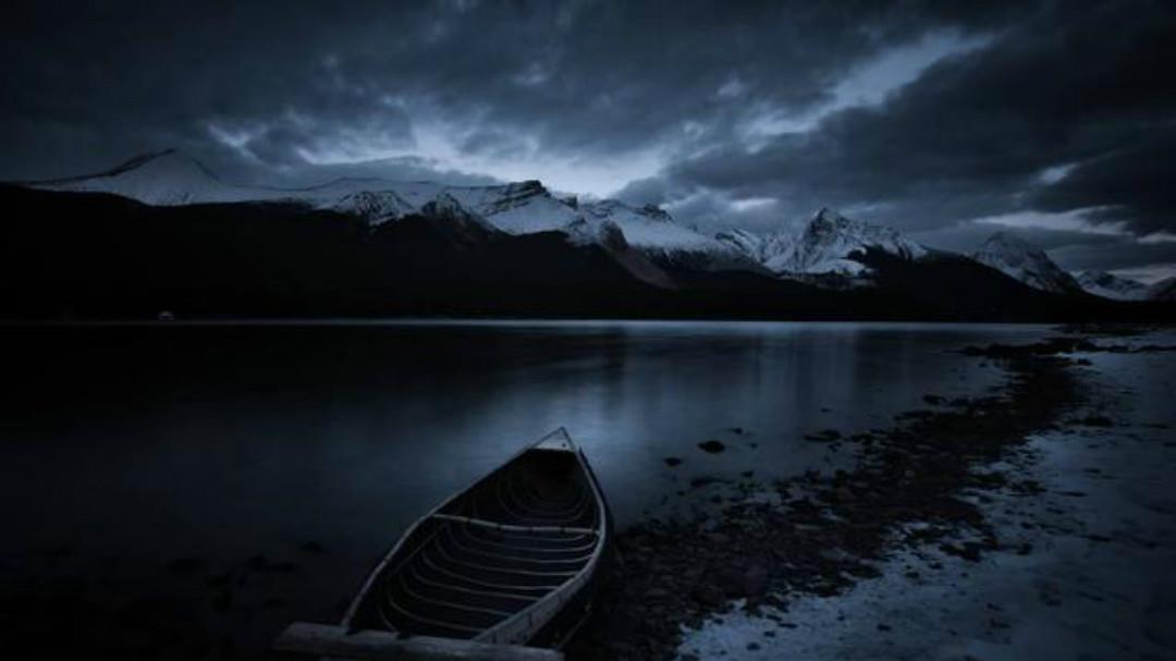 王国维很推崇的一首宋词,认为写尽了悲欢离合,道尽了相思之苦!