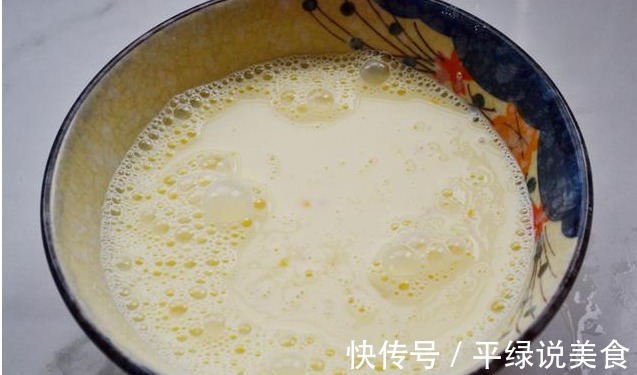 南瓜新吃法，加入牛奶一搅一拌比布丁都美味，孩子超喜欢吃呀