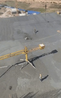 |搞笑GIF段子:现在的妹子是不是在家里待久了,都开启不正常舞蹈模式了?