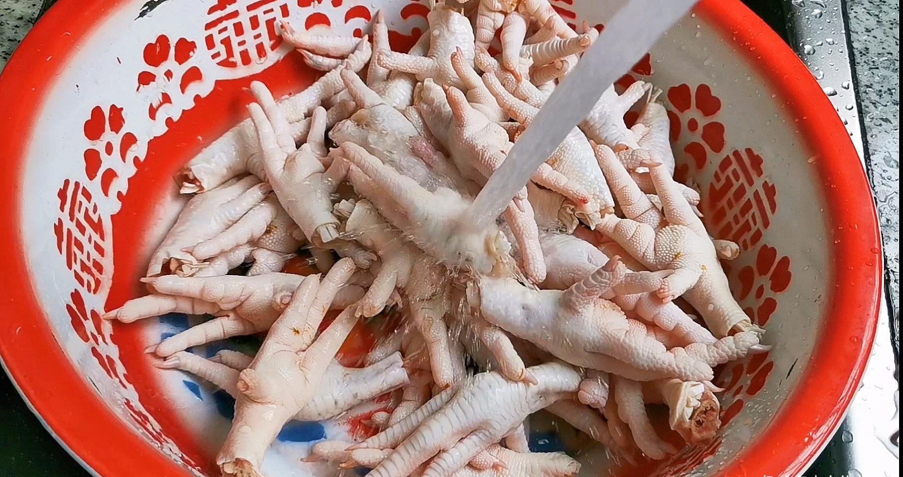 虎皮鸡爪的做法,鸡爪虎皮状明显!口感软糯,根本停不下来