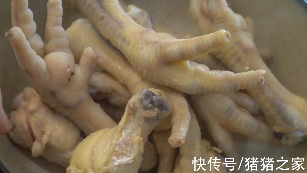 这样卤出来的牛肉颜色自然红润,不干不柴,卤香味十足,太攒劲了