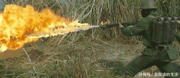 火球|老山收复战,喷火兵撞上越军,一道火龙喷出,越军立马变火球