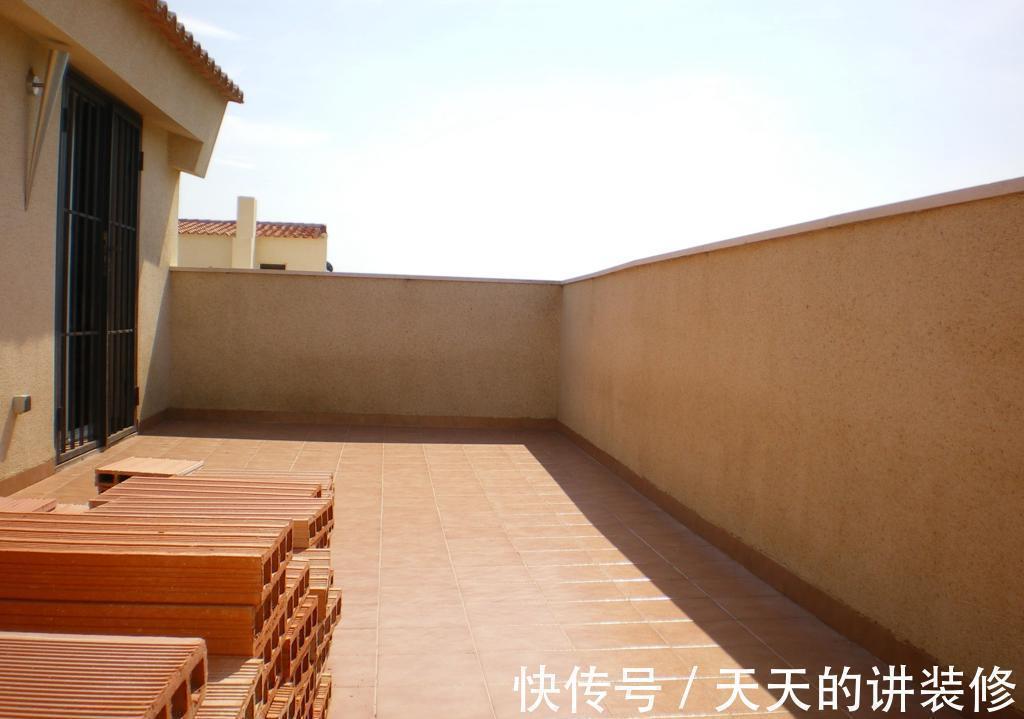 种菜|开发商送的大露台,沿墙砌20米长花池,种花种菜,不要还能拆掉!