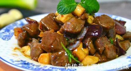 杏鲍菇牛肉粒|强降雨天气让孩子冻得浑身发抖,多吃暖身菜,暖身养胃体质强