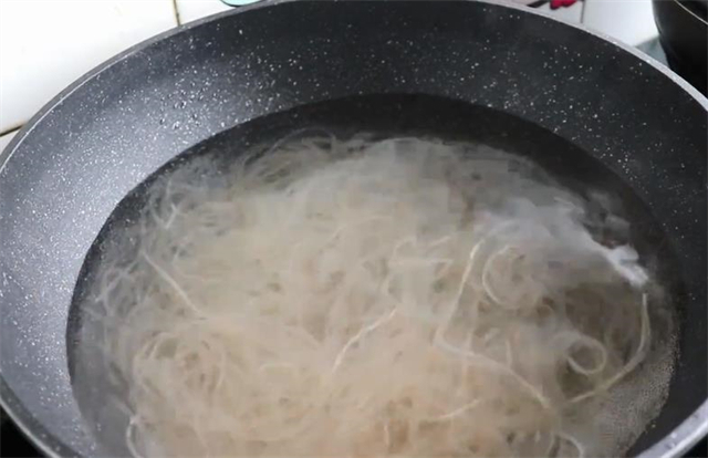 辣椒油|酸辣粉怎样做才好吃,原来在家做那么简单,看一遍就能学会
