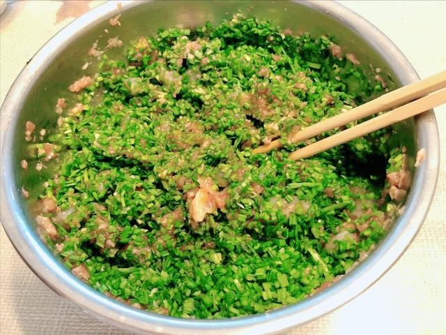 搅拌均匀|头伏到吃饺子，分享8种饺子馅的调法，有荤有素，鲜嫩营养又多汁