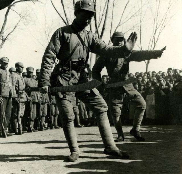 历史|抗战时，我军大砍刀能劈断日本刺刀吗？老兵发怒：胡说八道