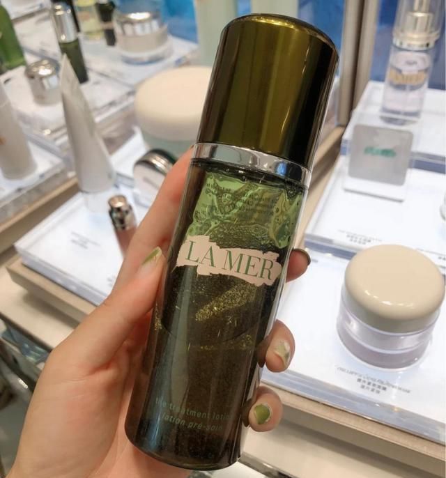 四种“鬼打墙”的化妆水:极光水比粉水好,原生液嫩肤很明显!