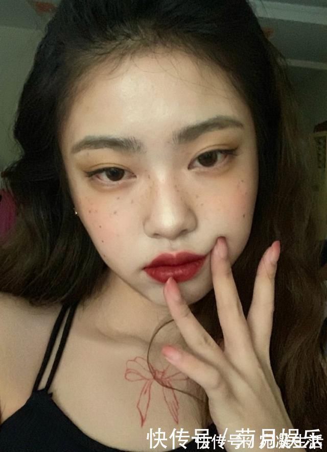 香奈儿|美妆博主仿妆Jennie太像了，三个变妆技巧，人人都能变人间香奈儿