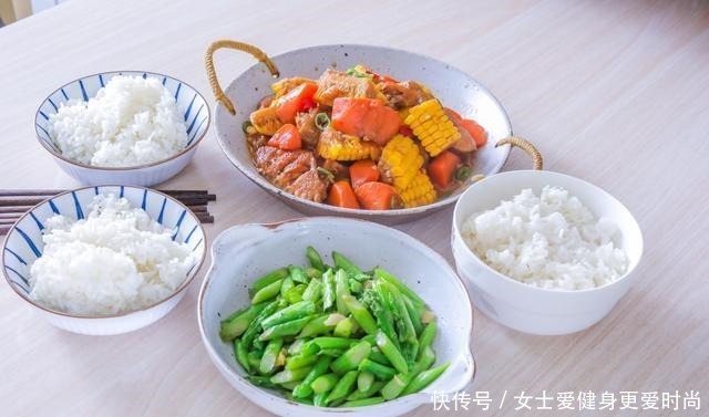 一家三代人的午餐，花钱少又精致，网友会过日子！