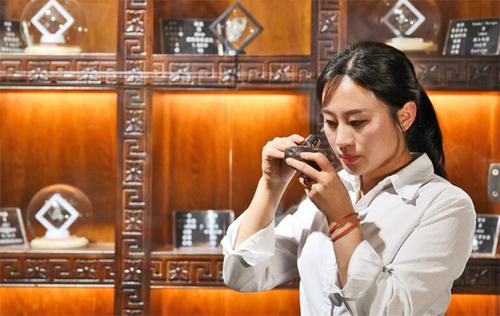 “陨石”为什么如此昂贵？90后幸运儿杨可欣，5年捡400公斤陨石