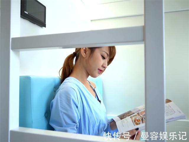 香港90后姑娘挤在8㎡小家,空间能省则省,蜗居生活虽逼仄却乐观