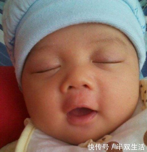 微笑|宝宝的这4个行为出现越早,说明大脑发育越不错,中了就先恭喜了