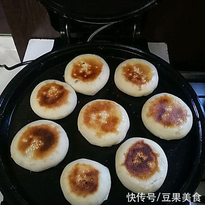 面食|尝尝这道爱意满满脆皮馅饼，生活赛过活神仙