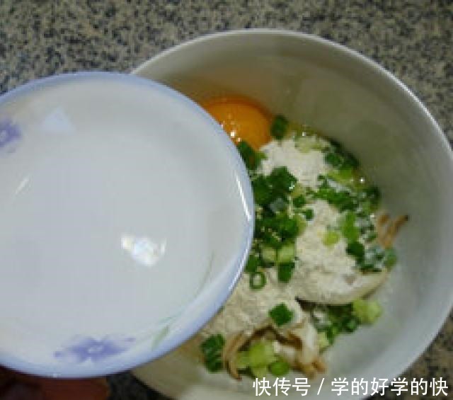 锅煎蛏子，鲜嫩可口，一盘子都不够吃