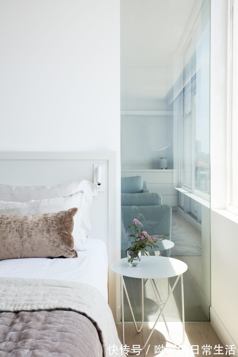 布鲁克|80㎡极简小公寓,坐拥美丽海湾景色