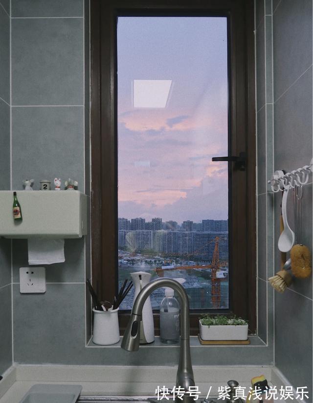 不花哨|装修坚持“不花哨”有多重要?我家厨房用了5年,如今依然耐看