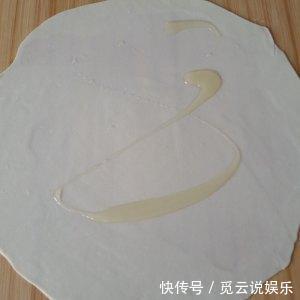  烫面油饼好吃又简单，你肯定喜欢，这里教你怎么做