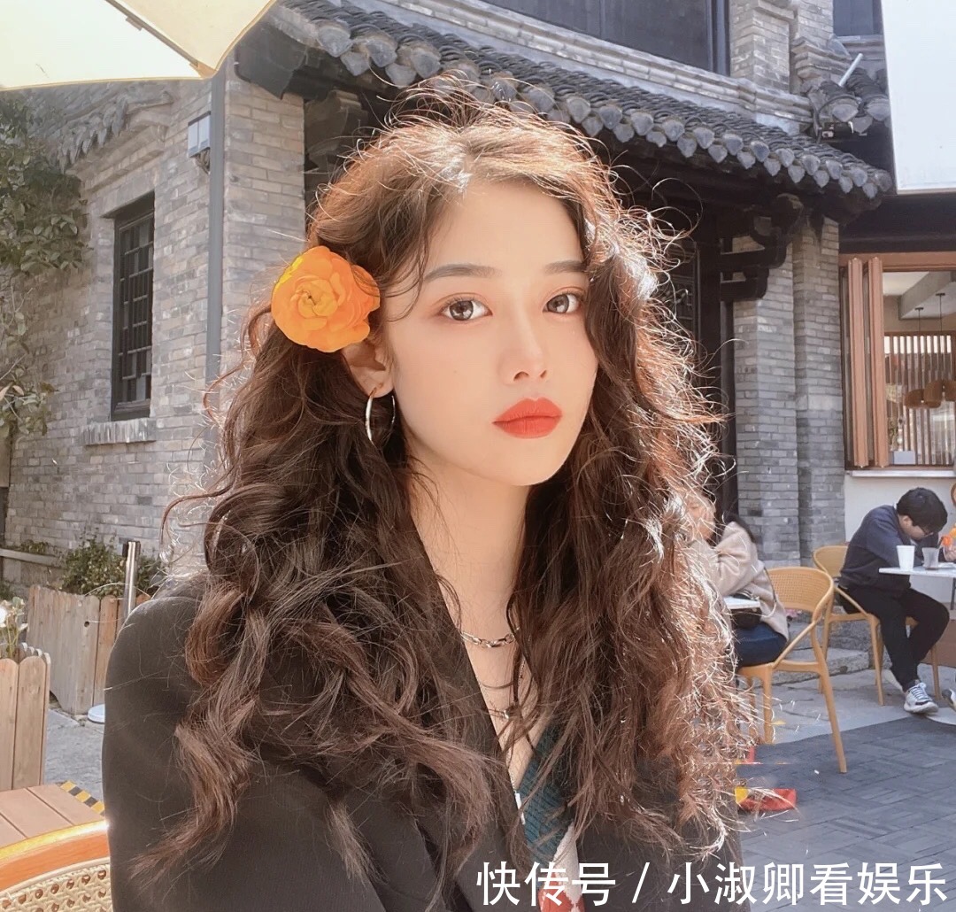 卷发棒 烫发和卷发棒卷发,哪种更伤头发?