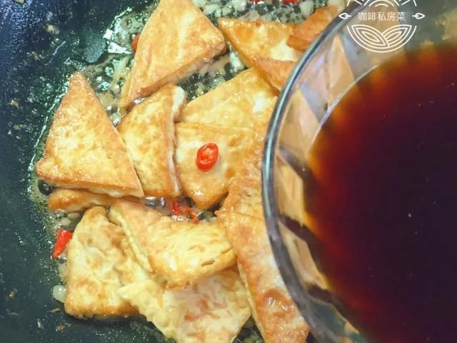 金黄嫩滑的焖煎豆腐,味蕾蠢蠢欲动了