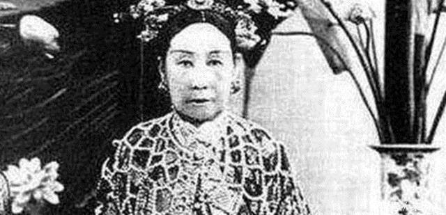 西洋|慈禧第一次看见灯泡,说了一句话,让西洋人啼笑皆非,哭笑不得!