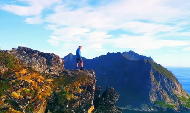 建立|玩游戏选投影 建立超大屏电竞梦想之屋