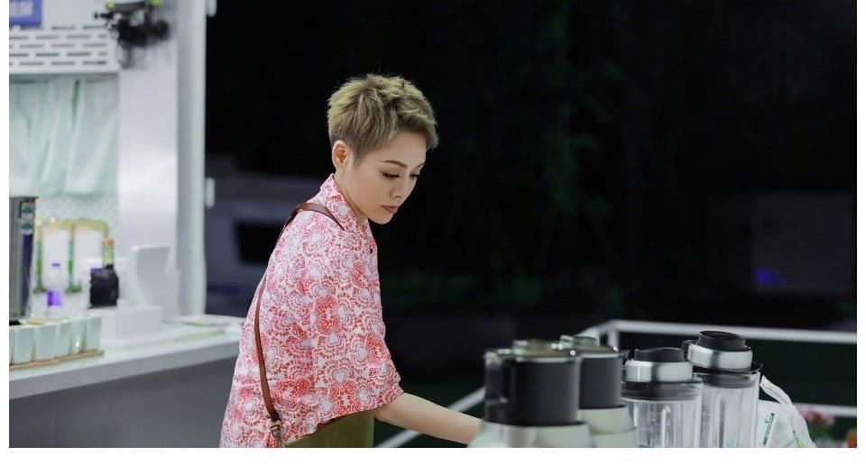 节目|《中餐厅》宁静透露参加节目的原因，因为之前不好看，所以她来了