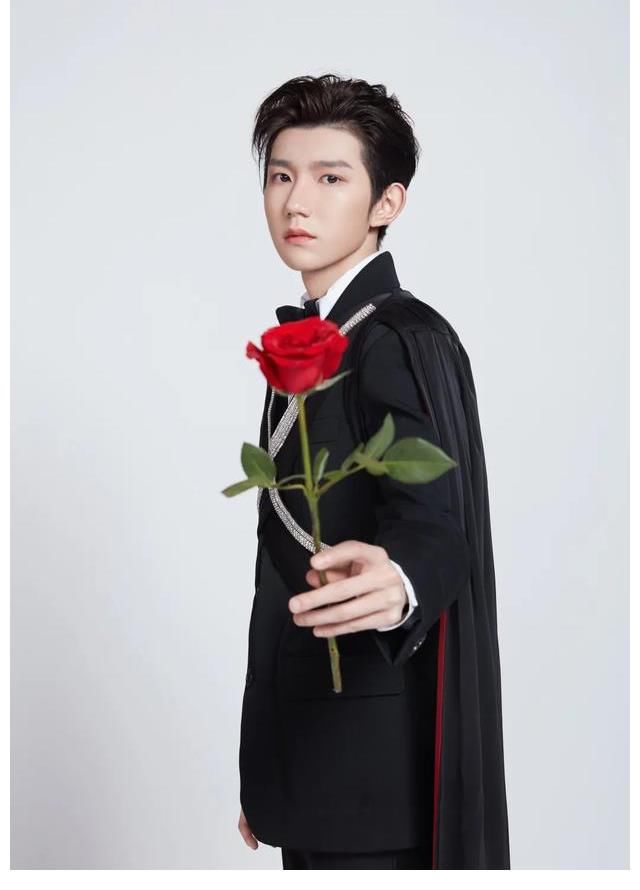 王源20岁,打造夏日神专连上多档爆款综艺,影响力国民度再登高峰